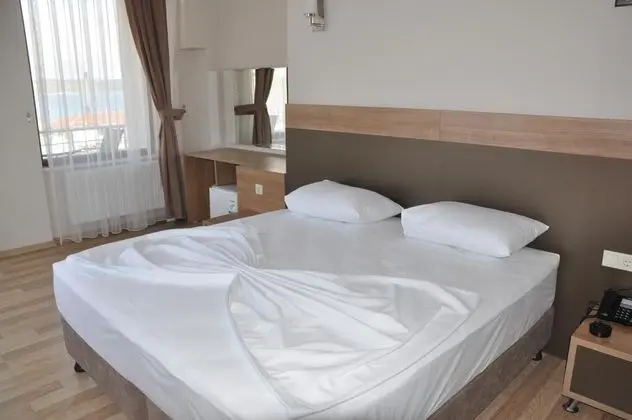 Deluxe Oda Balkonlu, Kısmi Deniz Manzaralı