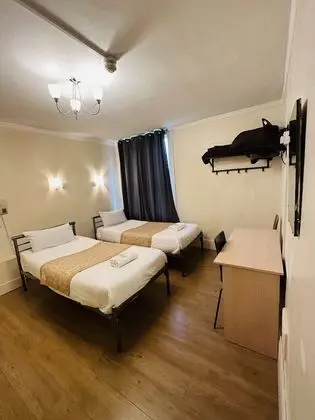İki Ayrı Yataklı Oda, Banyolu/Duşlu