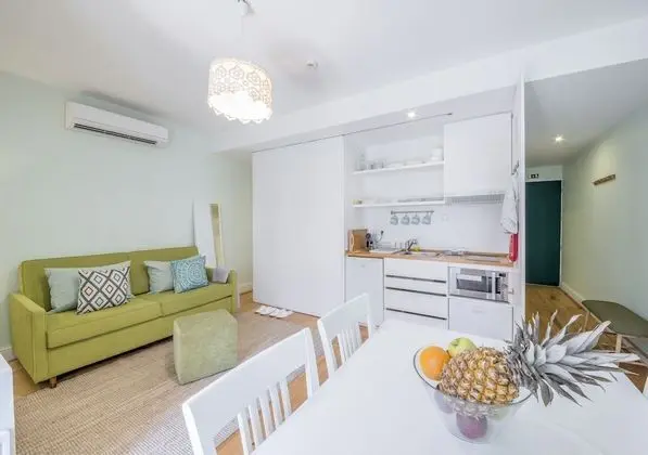 Stüdyo, Avlu Manzaralı