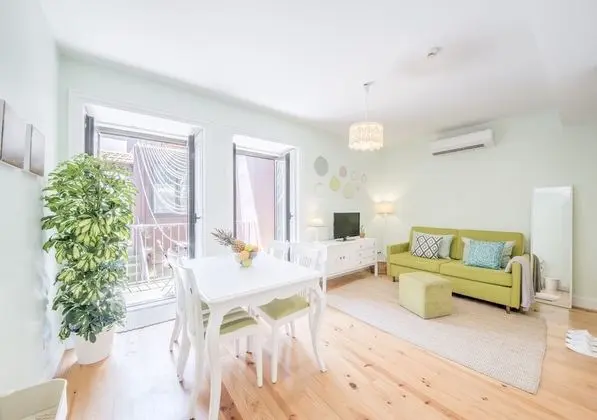 Stüdyo, Avlu Manzaralı