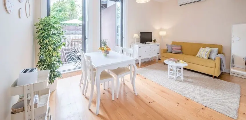 Stüdyo, Bahçe Manzaralı