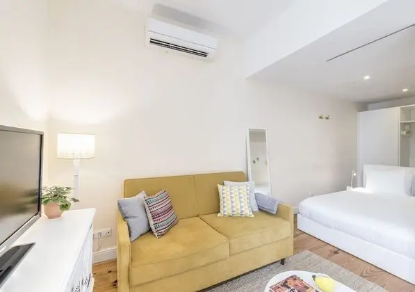 Stüdyo, Bahçe Manzaralı