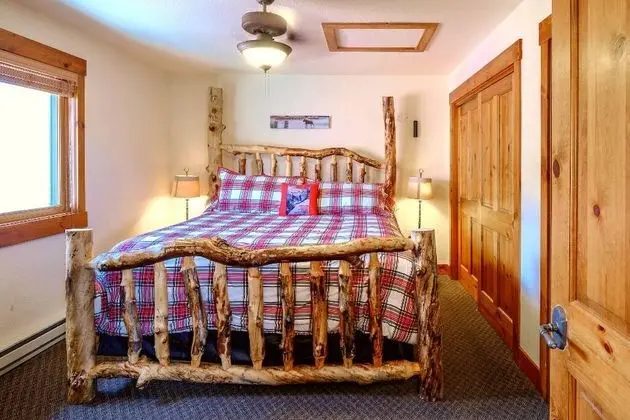 Loose Moose Lodge - Cabin 1