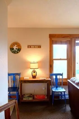 Loose Moose Lodge - Cabin 1
