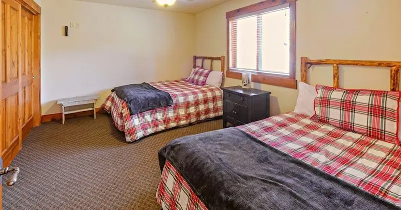 Loose Moose Lodge - Cabin 2