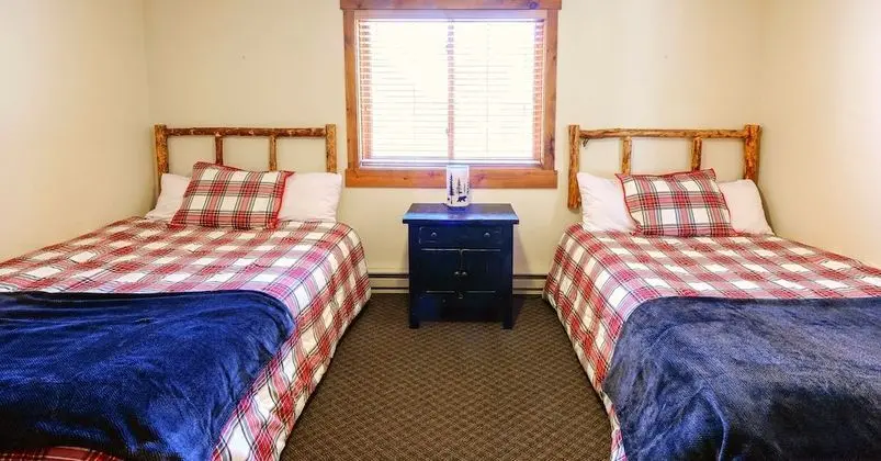 Loose Moose Lodge - Cabin 2
