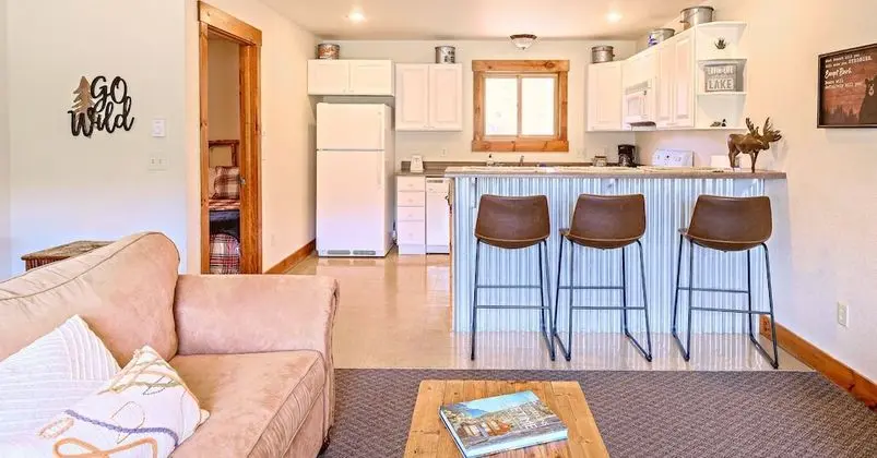 Loose Moose Lodge - Cabin 2
