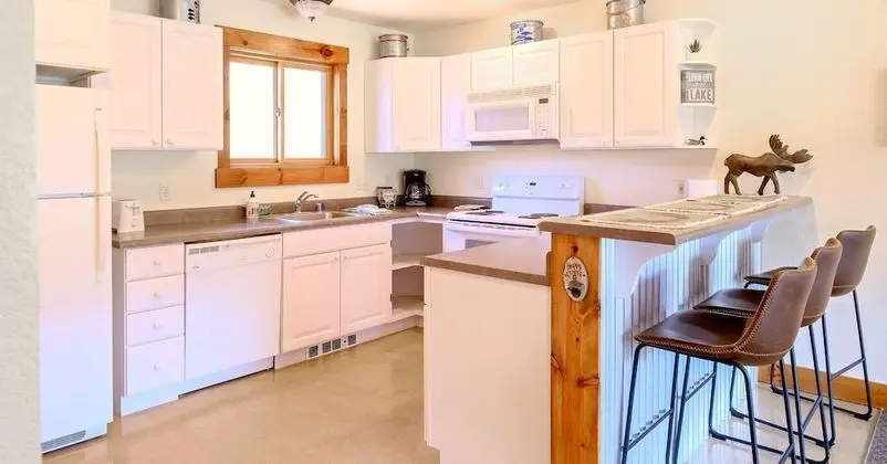 Loose Moose Lodge - Cabin 2