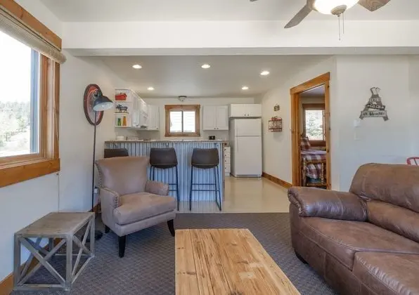 Loose Moose Lodge - Cabin 3