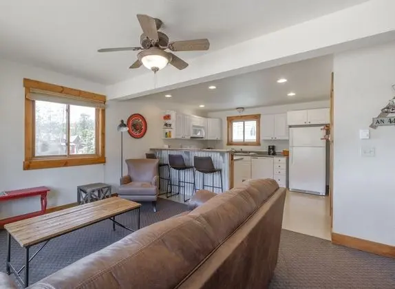 Loose Moose Lodge - Cabin 3
