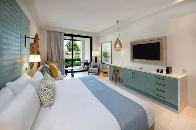 Resort King - Pool View Junior Suite