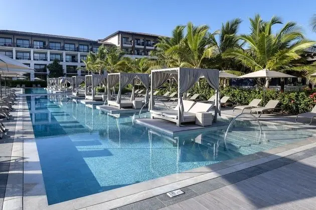 Resort King - Pool View Junior Suite