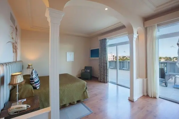 Senior Suite - Unique