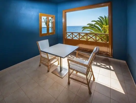 Senior Suite - Unique