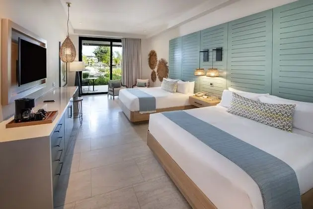 Adults Queen - Pool View Junior Suite
