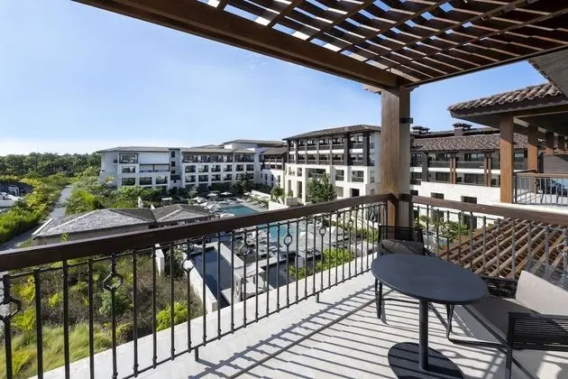 Adults Queen - Pool View Junior Suite