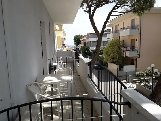 Üç Kişilik Oda, Balkon