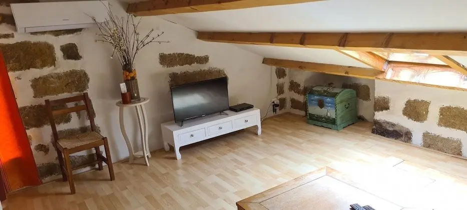 Romantic Çatı Katı (Loft), Sigara İçilmez (Aston & Djinn)