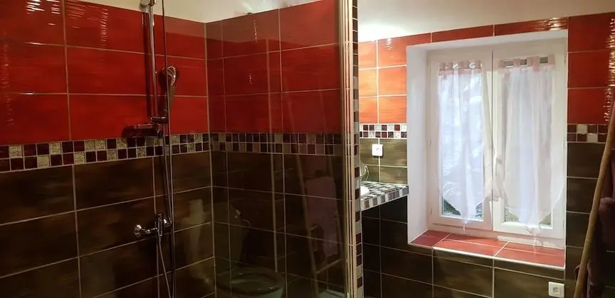 Tek Büyük Yataklı Oda, Engellilere Uygun, Sigara İçilmez (Tragulina)