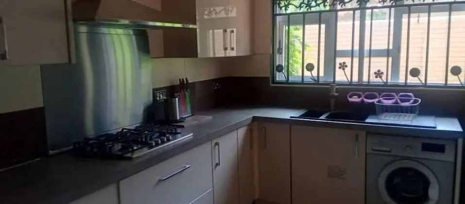 Odada yemek servisi
