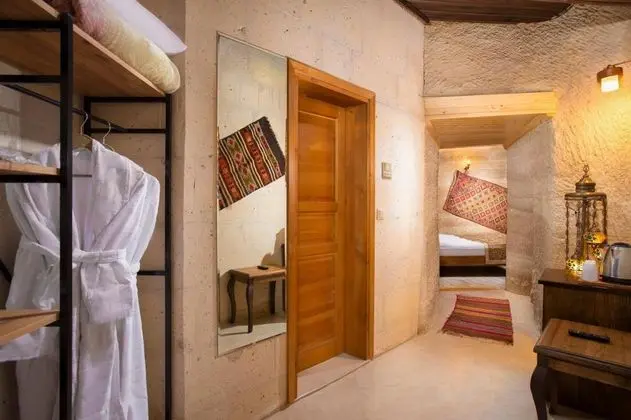 Deluxe Cave