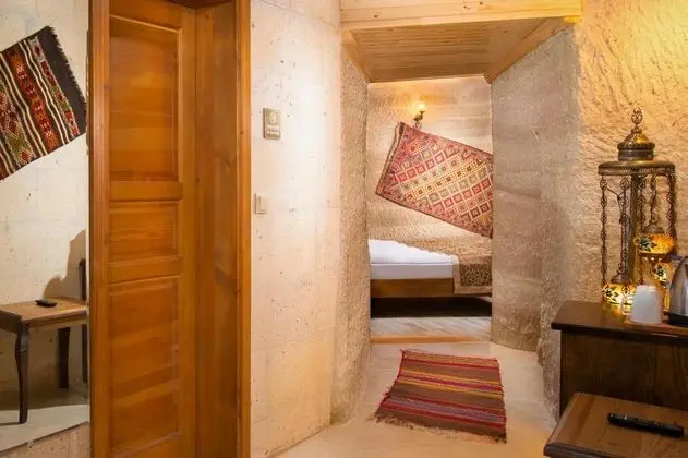 Deluxe Cave