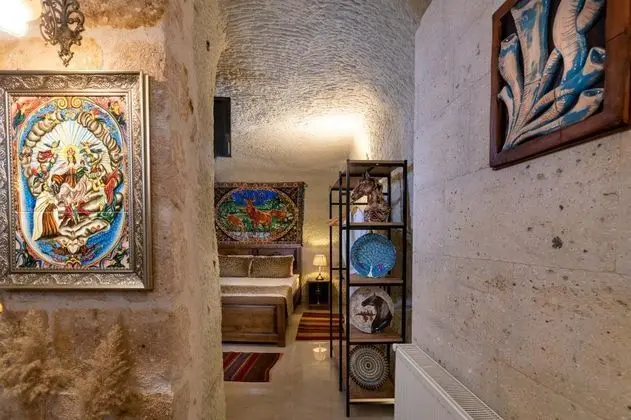 King Cave Suite