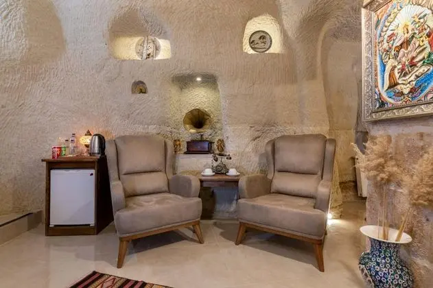 King Cave Suite
