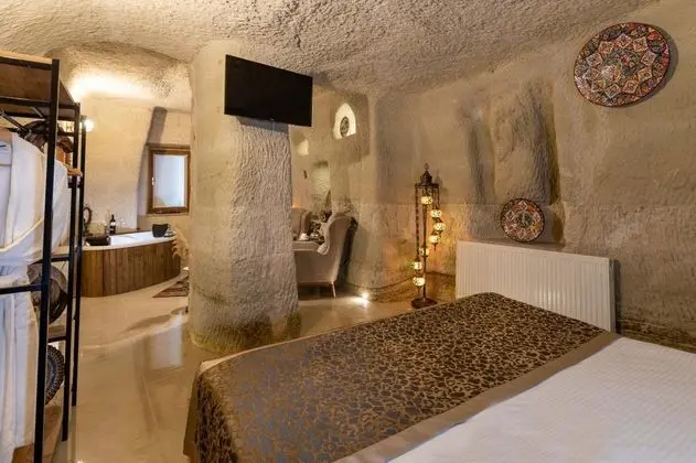 King Cave Suite