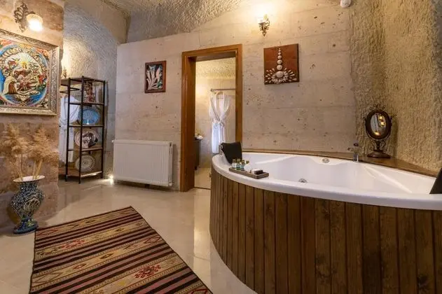 King Cave Suite