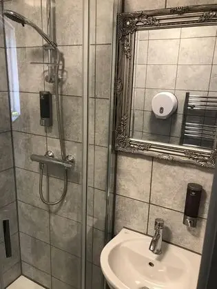 Standard Dört Kişilik Oda, Banyolu/Duşlu
