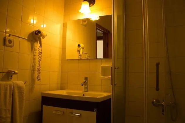 Standard Tek Büyük veya İki Ayrı Yataklı Oda, Kısmi Deniz Manzaralı