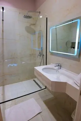 Deluxe Tek Büyük Yataklı Oda, Balkon