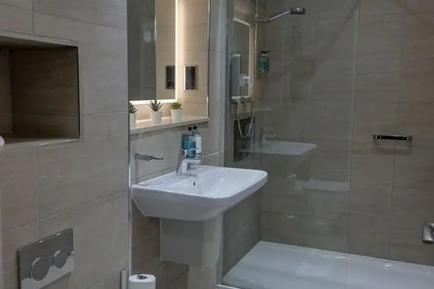 Superior Oda, 1 En Büyük (King) Boy Yatak, Sigara İçilmez (Converts to 2 Twin Beds)