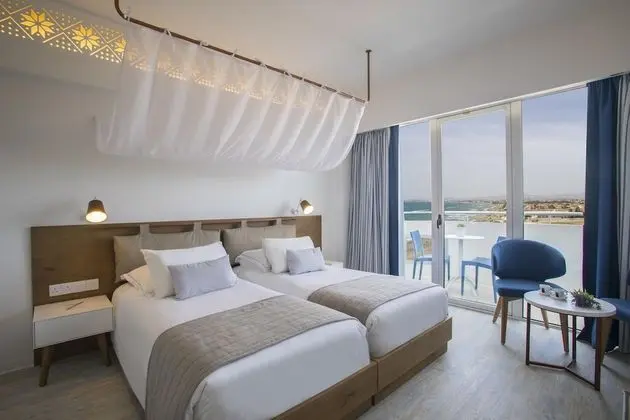 Tek Büyük veya İki Ayrı Yataklı Oda, Kısmi Deniz Manzaralı