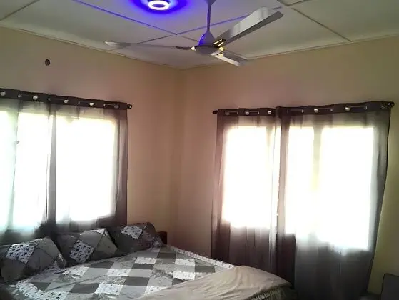 Economy Apart Daire, Zemin Kat