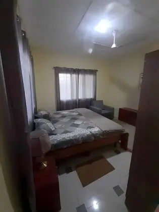 Economy Apart Daire, Zemin Kat