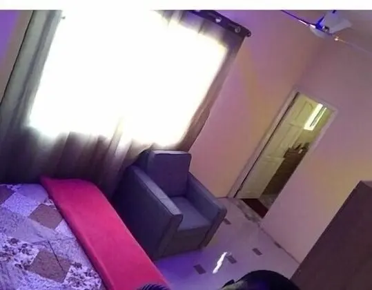 Economy Apart Daire, Zemin Kat