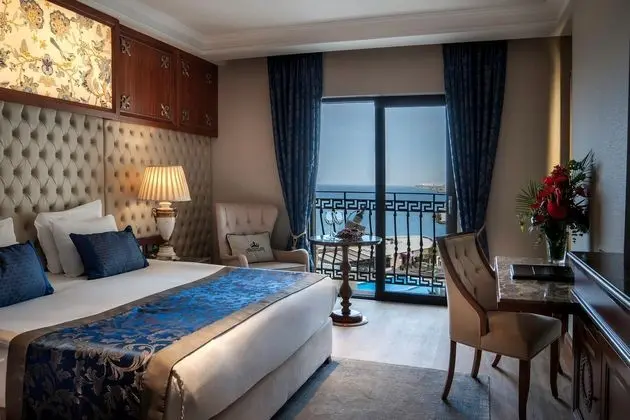 https://images.etstur.com/files/images/hotelImages/CYB/92077/l/Lords-Palace-Hotel---SPA---Casino-Oda-396993.jpg