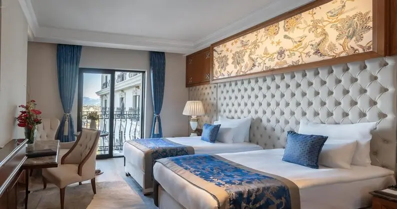 https://images.etstur.com/files/images/hotelImages/CYB/92077/l/Lords-Palace-Hotel---SPA---Casino-Oda-397012.jpg