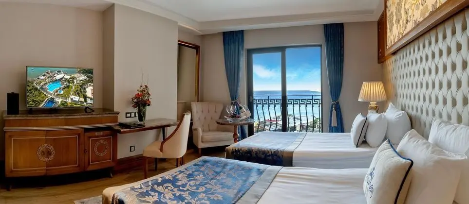 https://images.etstur.com/files/images/hotelImages/CYB/92077/l/Lords-Palace-Hotel---SPA---Casino-Oda-397014.jpg