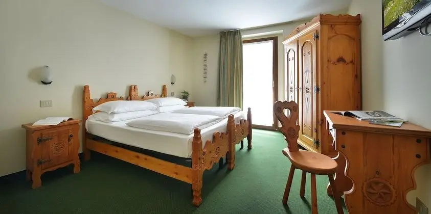 Büyük Yataklı Tek Kişilik Oda