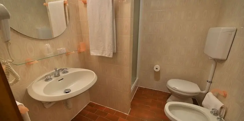 Büyük Yataklı Tek Kişilik Oda