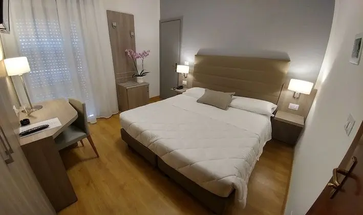 Comfort Tek Büyük Yataklı Oda, Kısmi Deniz Manzaralı