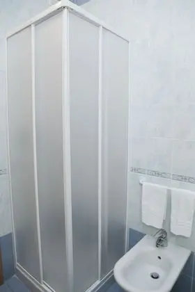 Üç Kişilik Oda