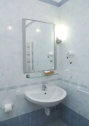 Üç Kişilik Oda