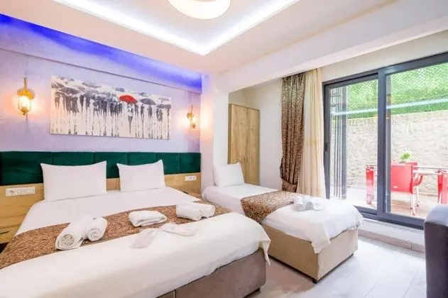 Aile Suiti, Sokak Manzaralı, Balkonlu