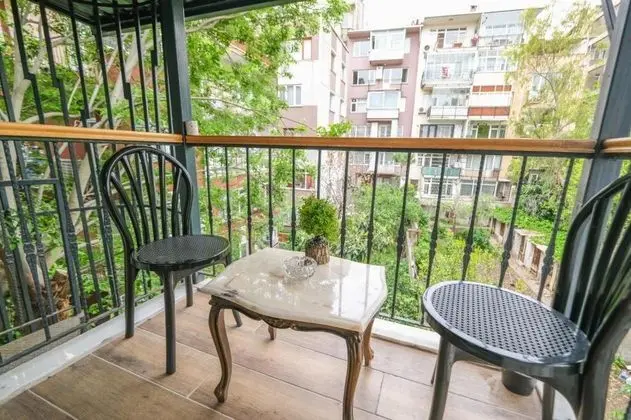 Aile Suiti, Sokak Manzaralı, Balkonlu