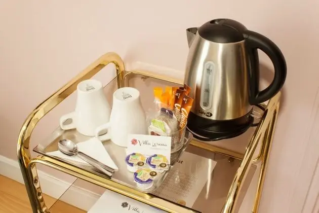 Tek Büyük Yataklı Oda, Balkon, Havuz Manzaralı