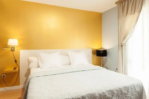 Tek Büyük Yataklı Oda, Balkon, Havuz Manzaralı